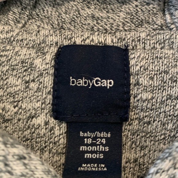 Gap salt and pepper hooded sweater with zipper. Size 18-24 months. - Picture 3 of 4